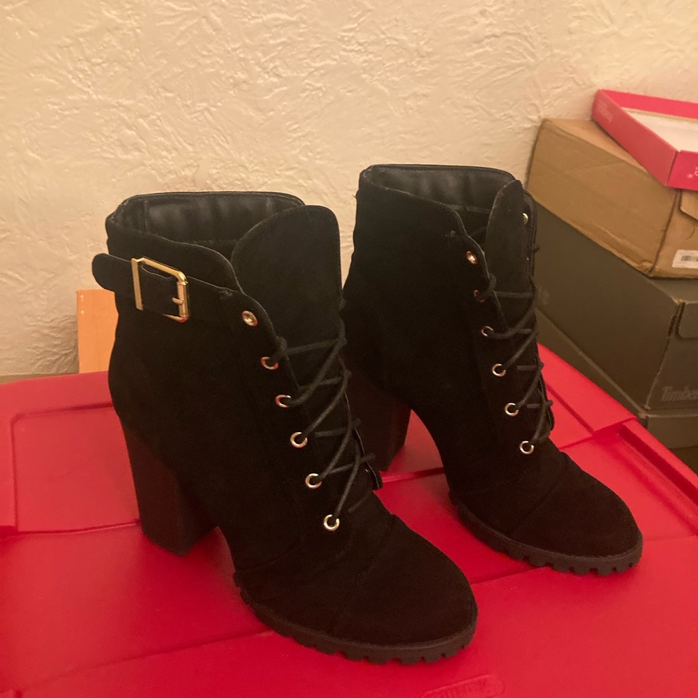 Black heeled boots